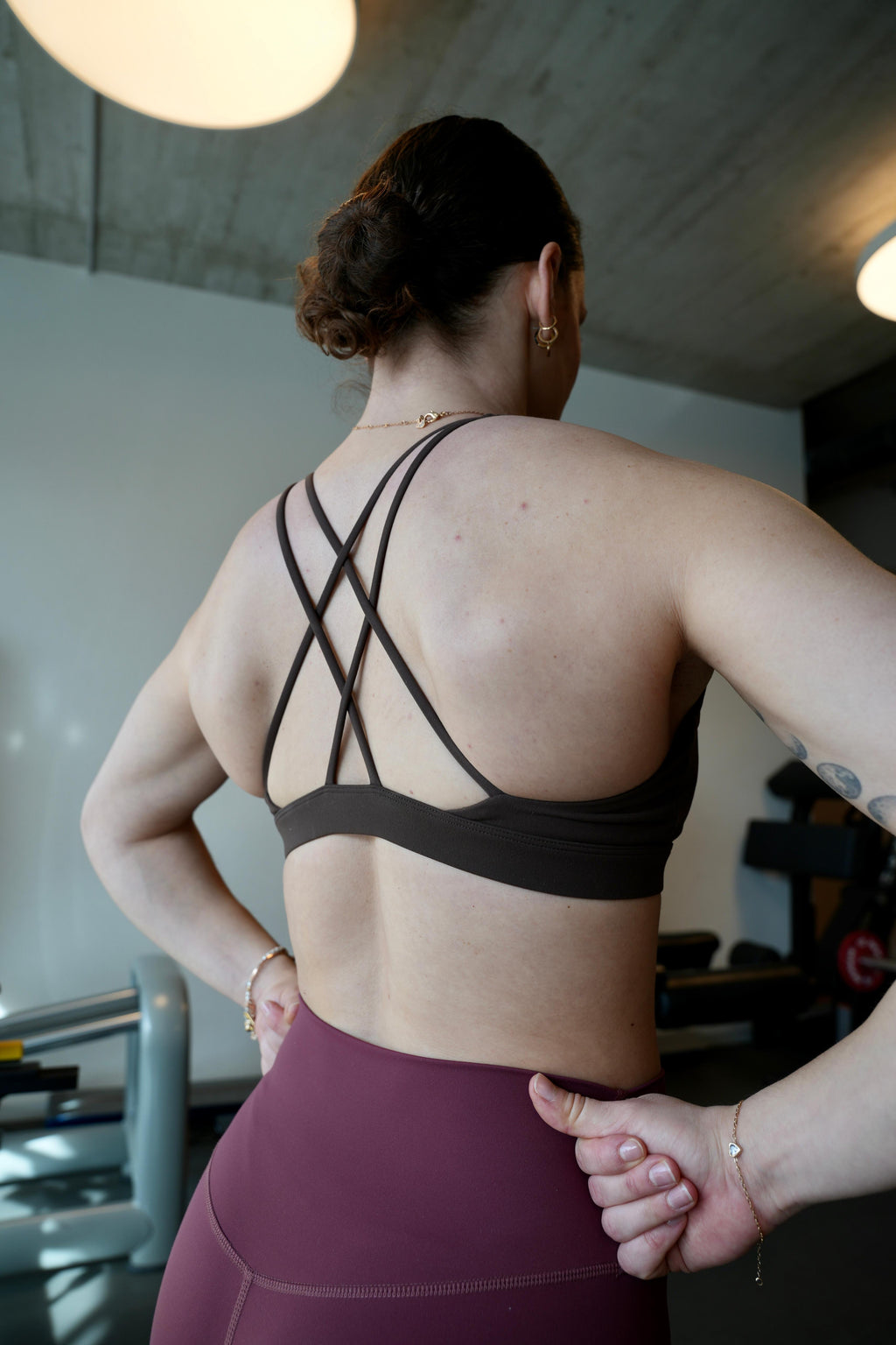 HYBRID HIGH NECK BRA - BROWN