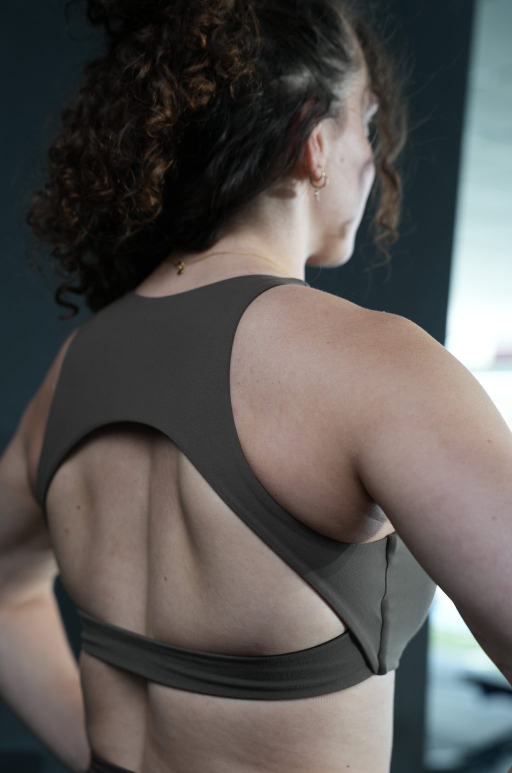 FLOW HIGH NECK BRA - BROWN
