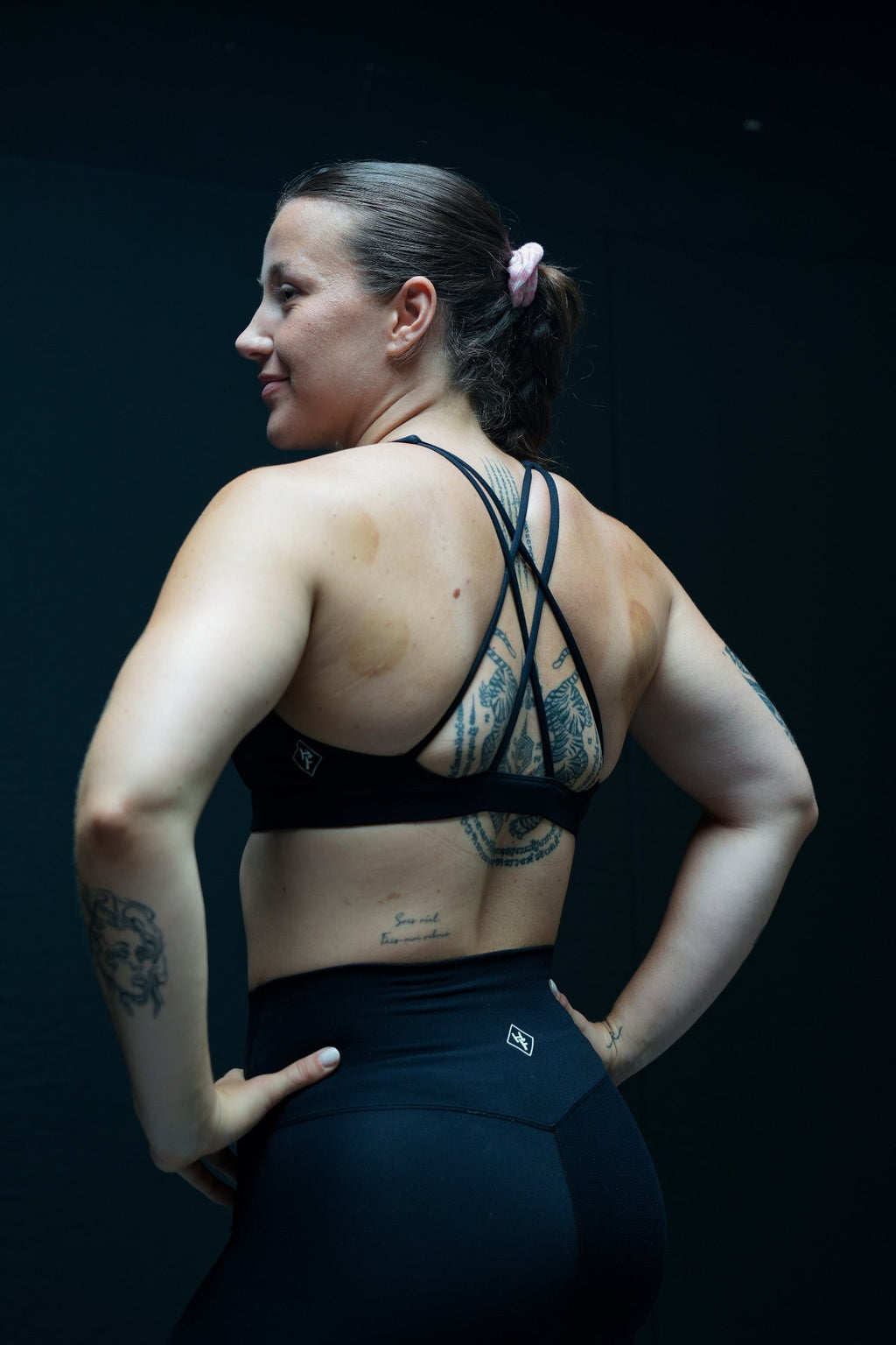 HYBRID HIGH NECK BRA - BLACK